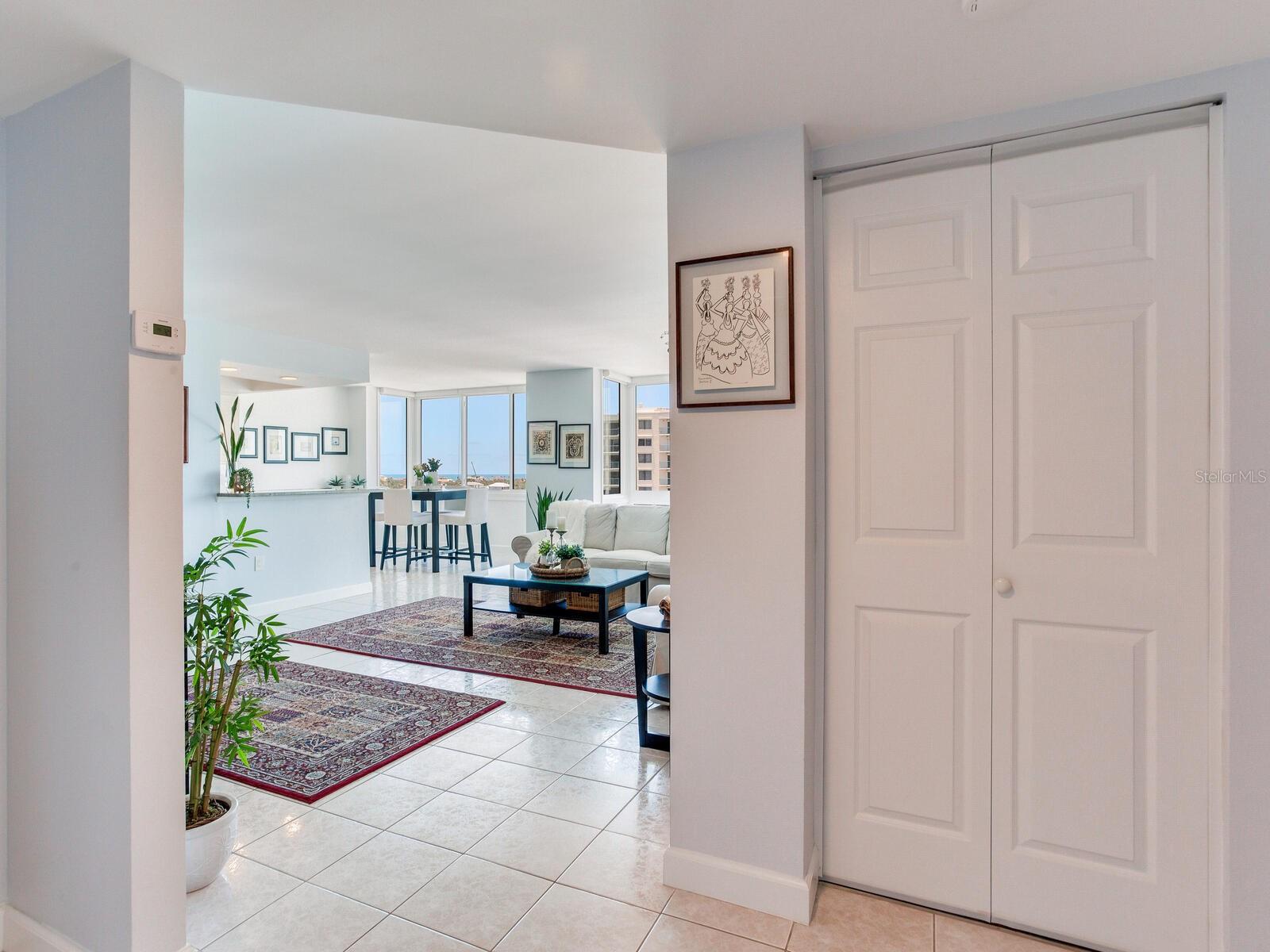 Image 28 of 61 For 660 Island Way 703