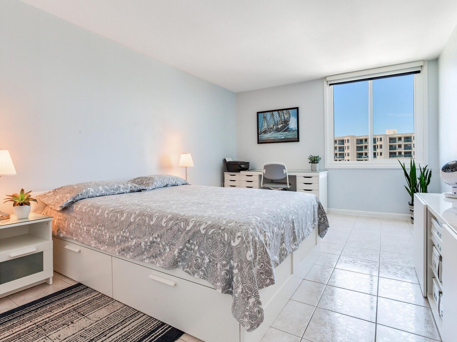 Image 33 of 61 For 660 Island Way 703