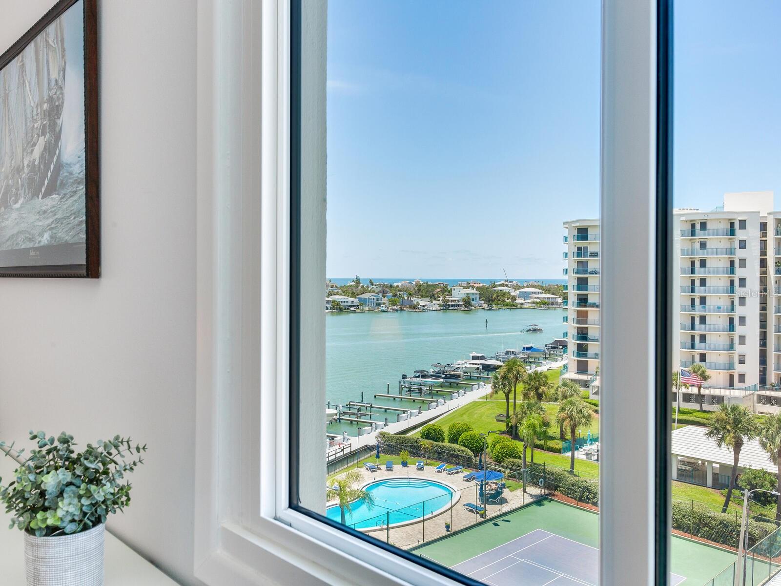 Image 34 of 61 For 660 Island Way 703