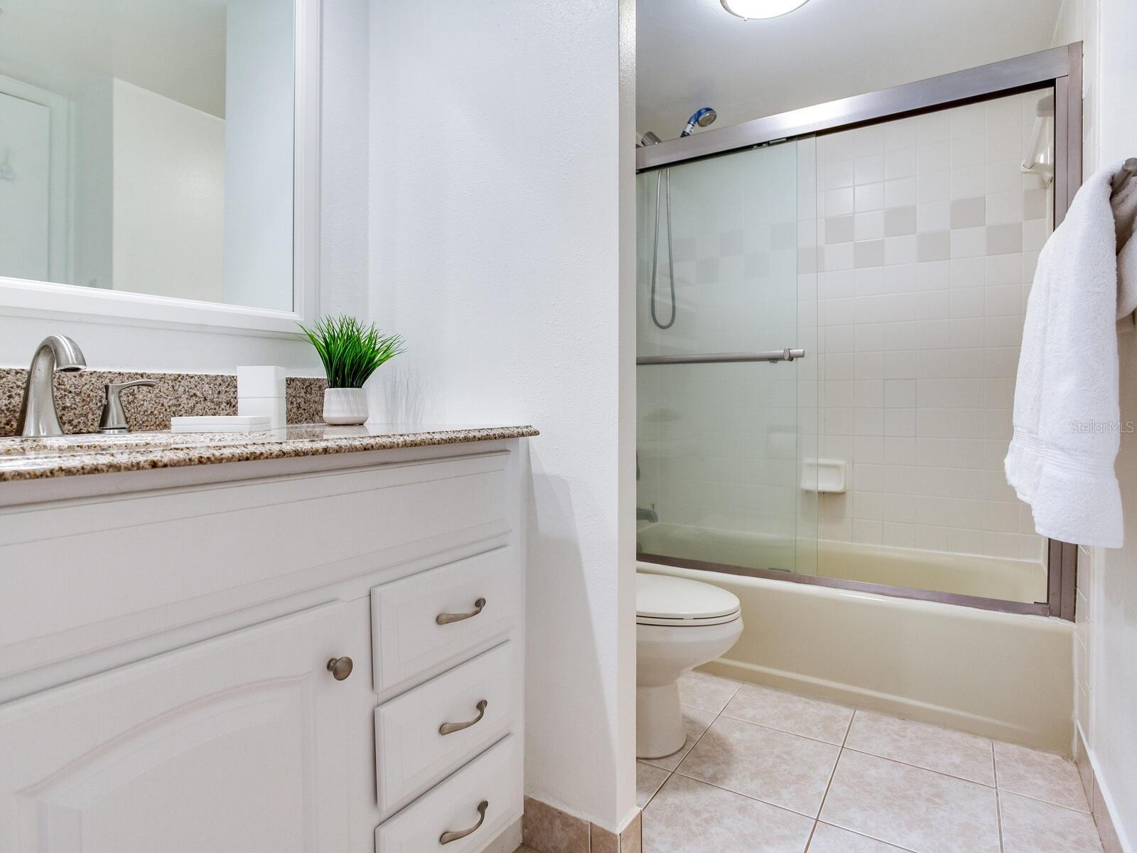 Image 37 of 61 For 660 Island Way 703