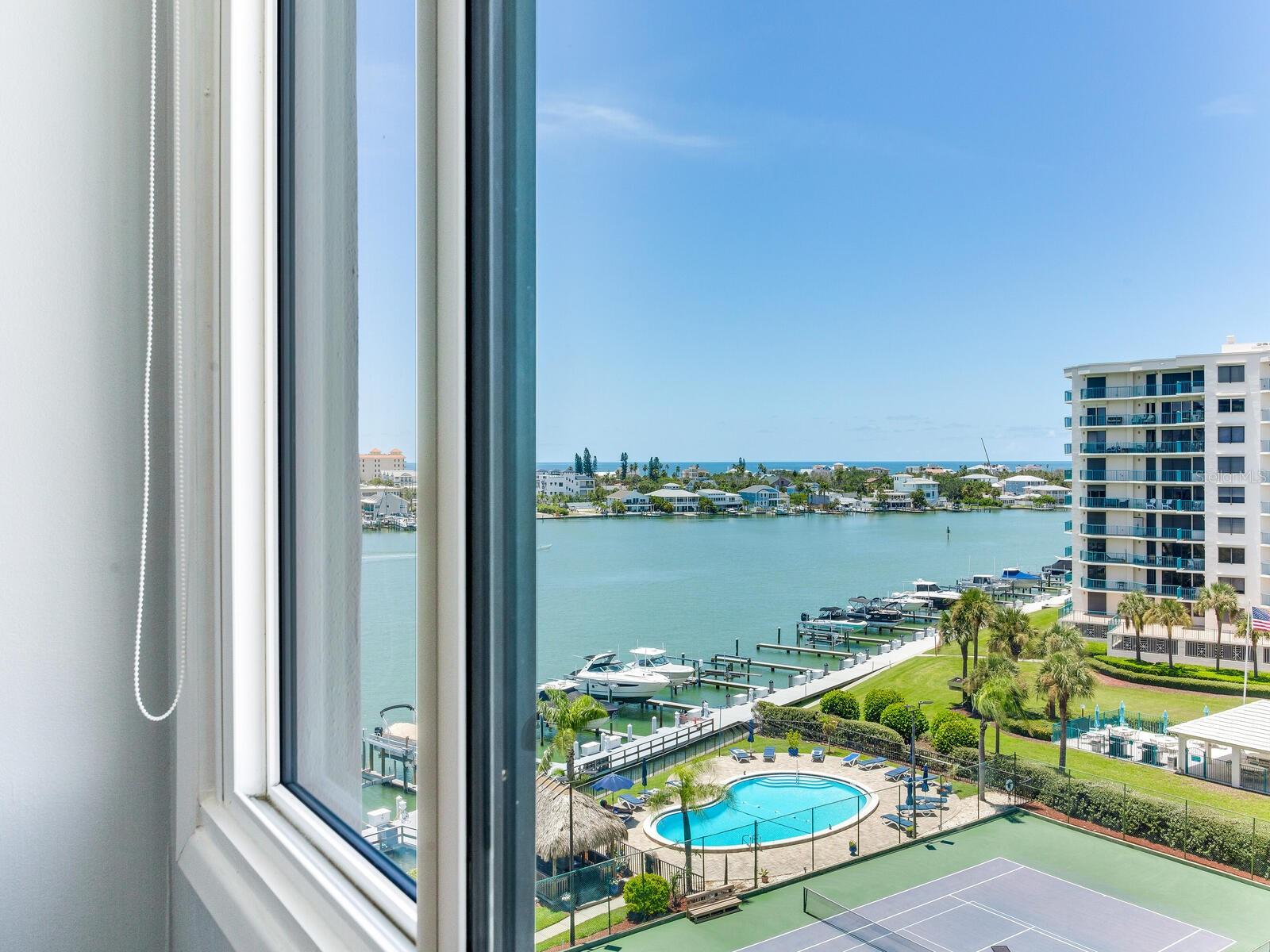 Image 41 of 61 For 660 Island Way 703