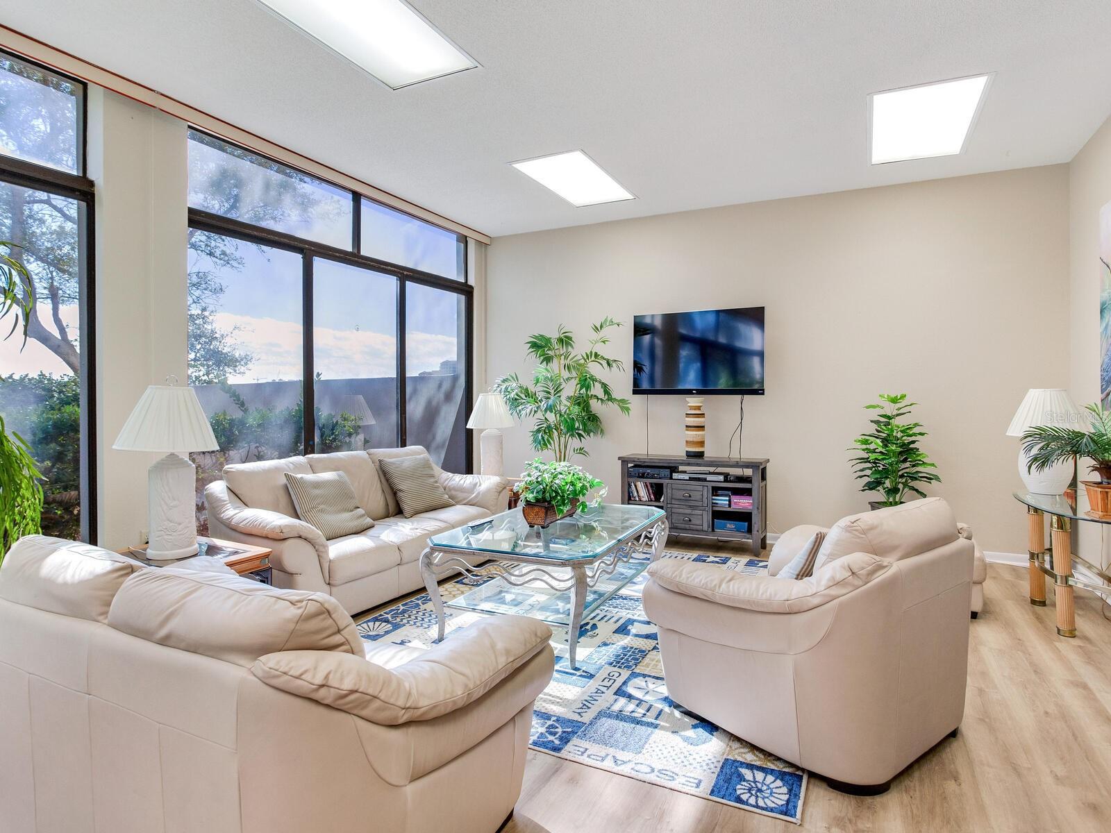 Image 44 of 61 For 660 Island Way 703