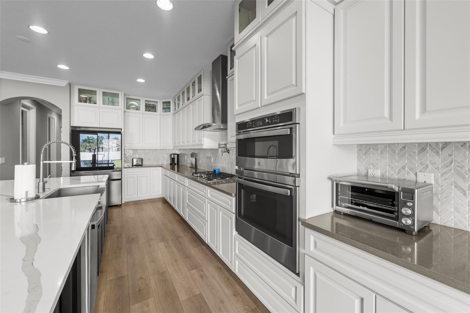 Listing photo id 8 for 7074 Graybrook Drive