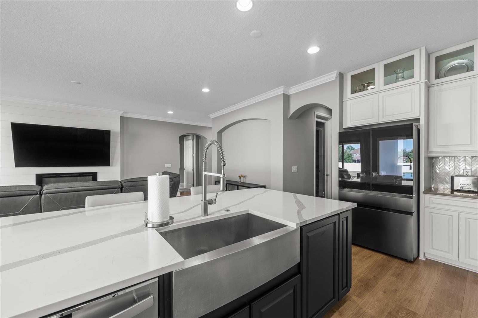 Listing photo id 10 for 7074 Graybrook Drive