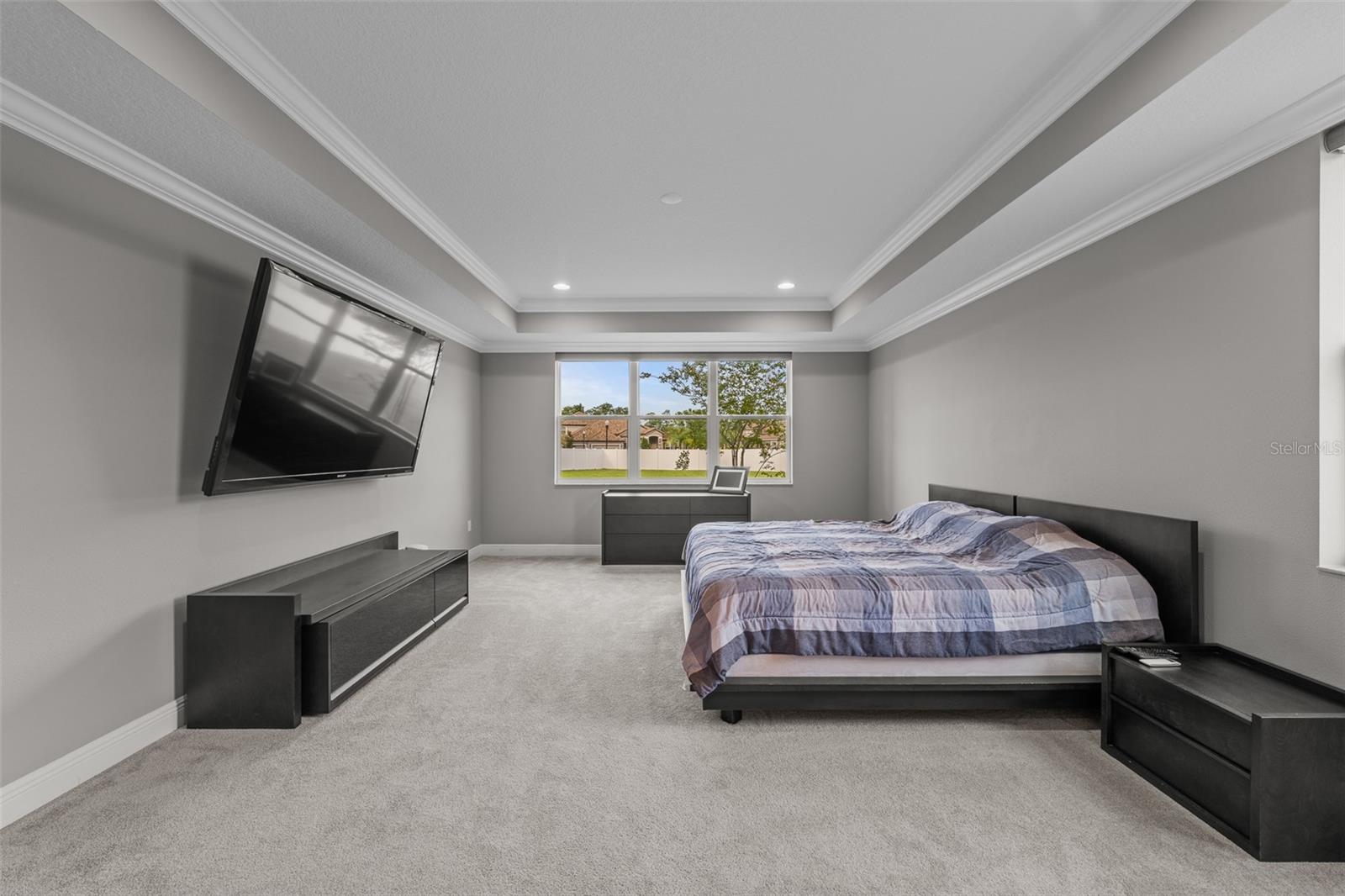 Listing photo id 13 for 7074 Graybrook Drive
