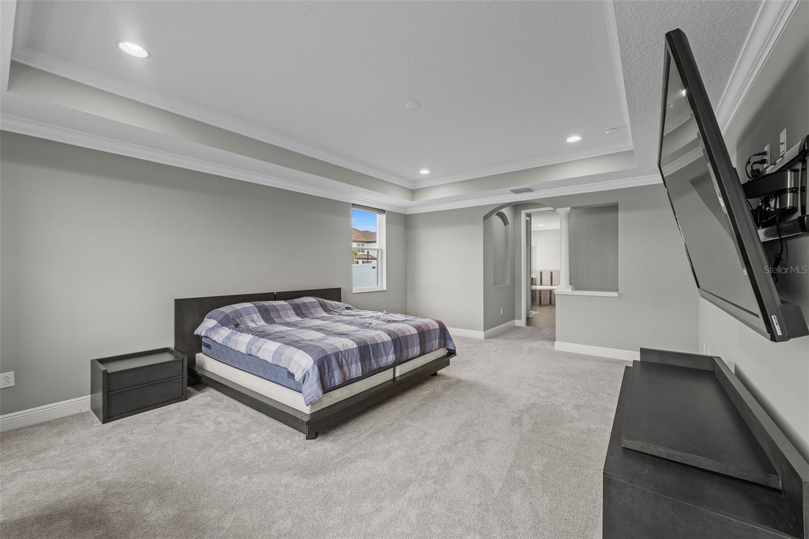Listing photo id 14 for 7074 Graybrook Drive