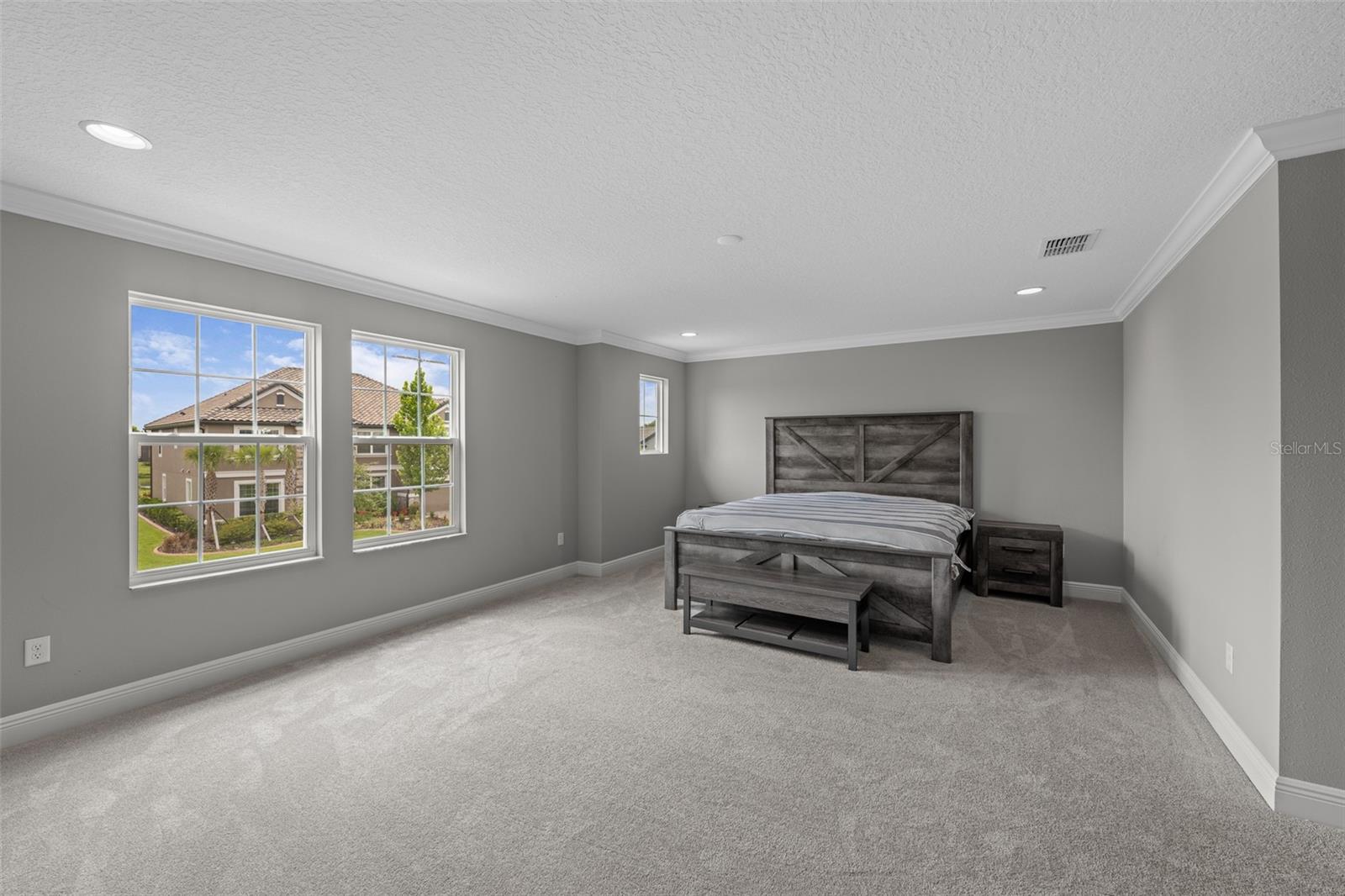Listing photo id 22 for 7074 Graybrook Drive
