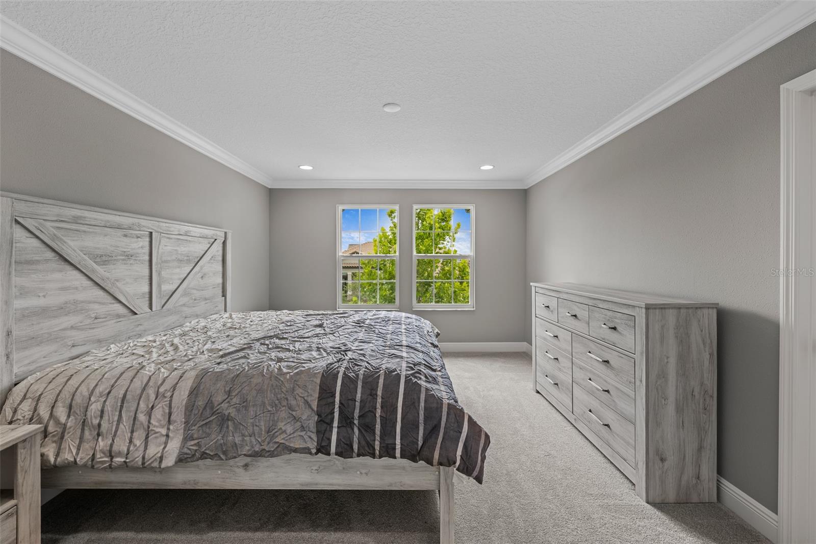 Listing photo id 26 for 7074 Graybrook Drive
