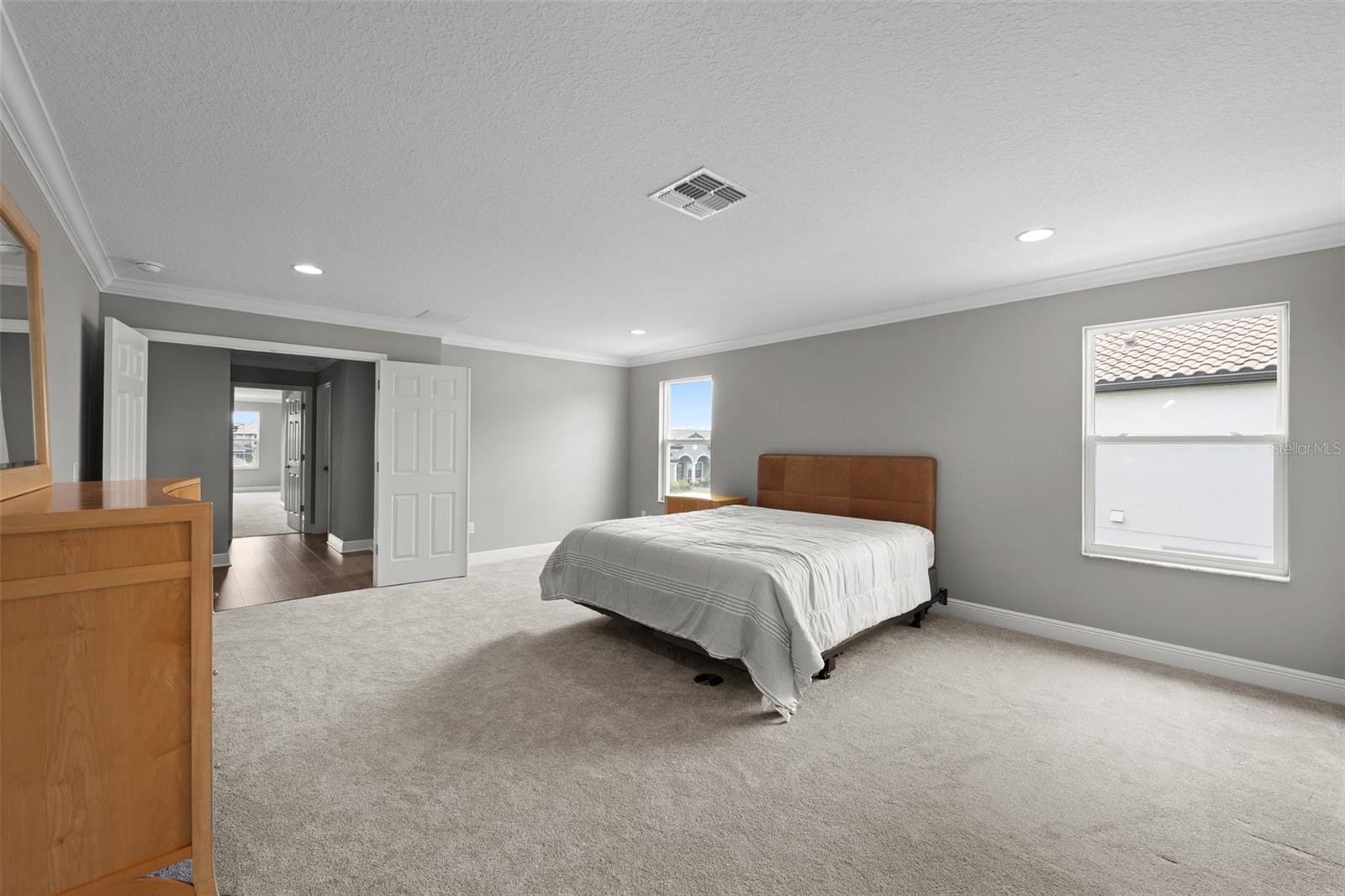 Listing photo id 27 for 7074 Graybrook Drive