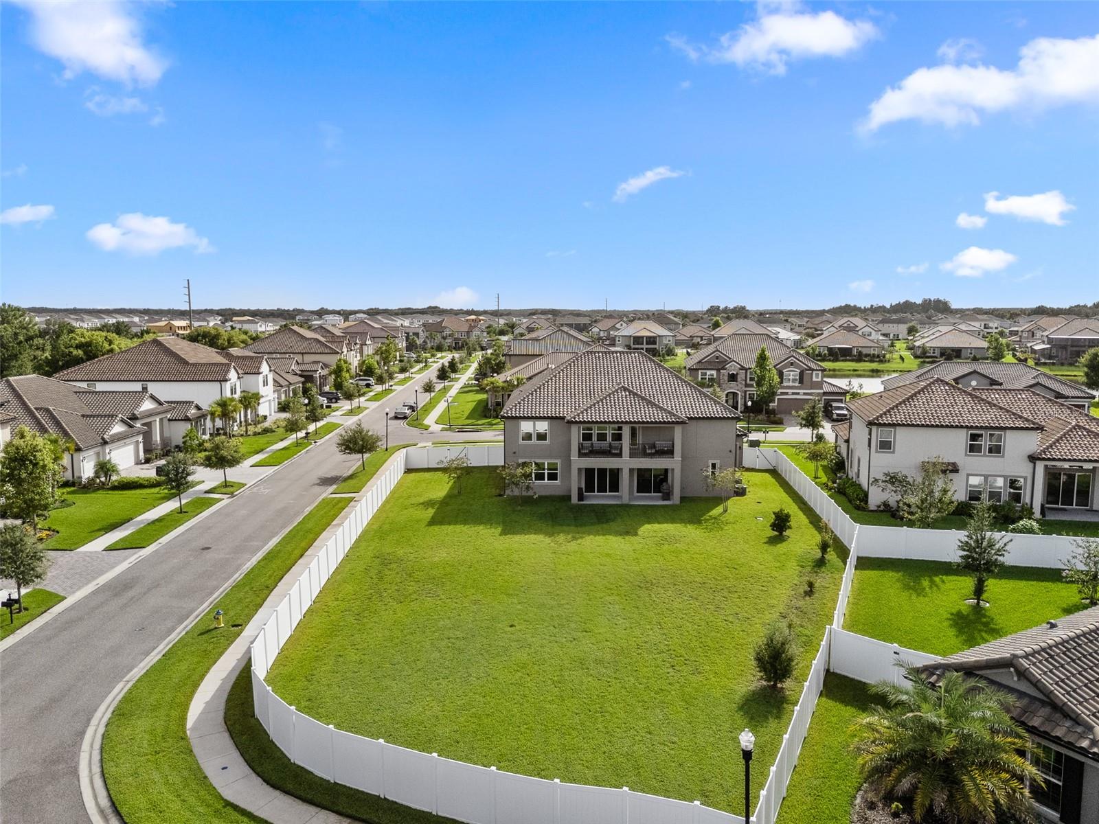 Listing photo id 1 for 7074 Graybrook Drive