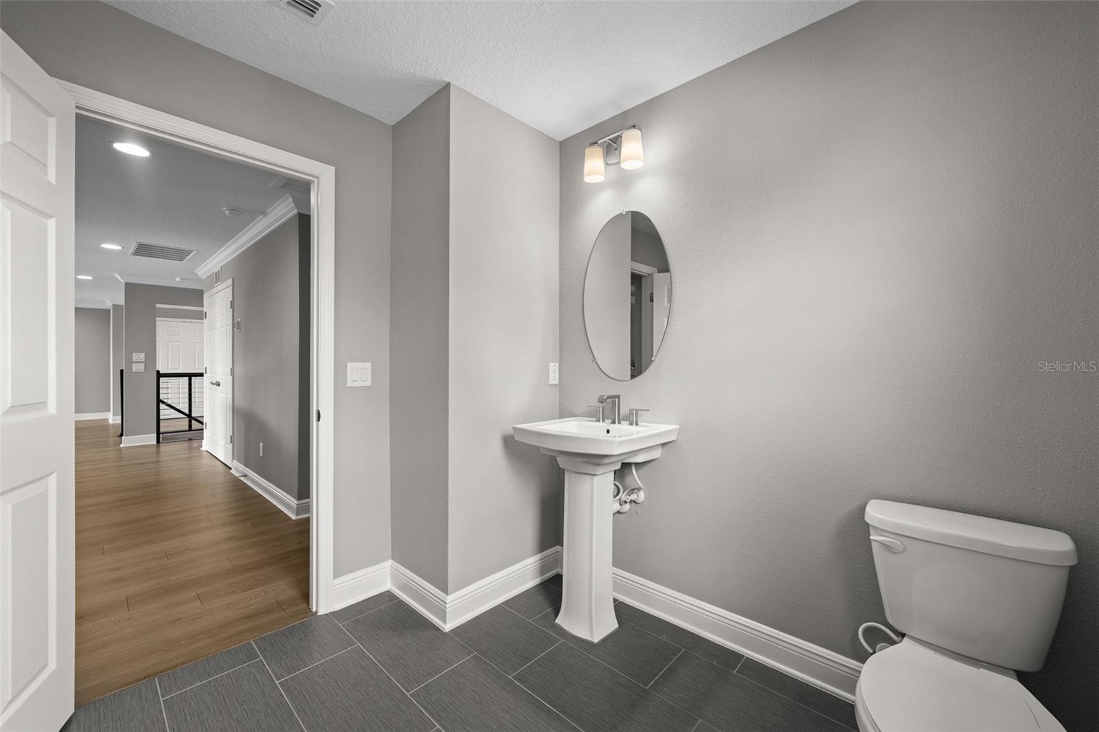 Listing photo id 28 for 7074 Graybrook Drive