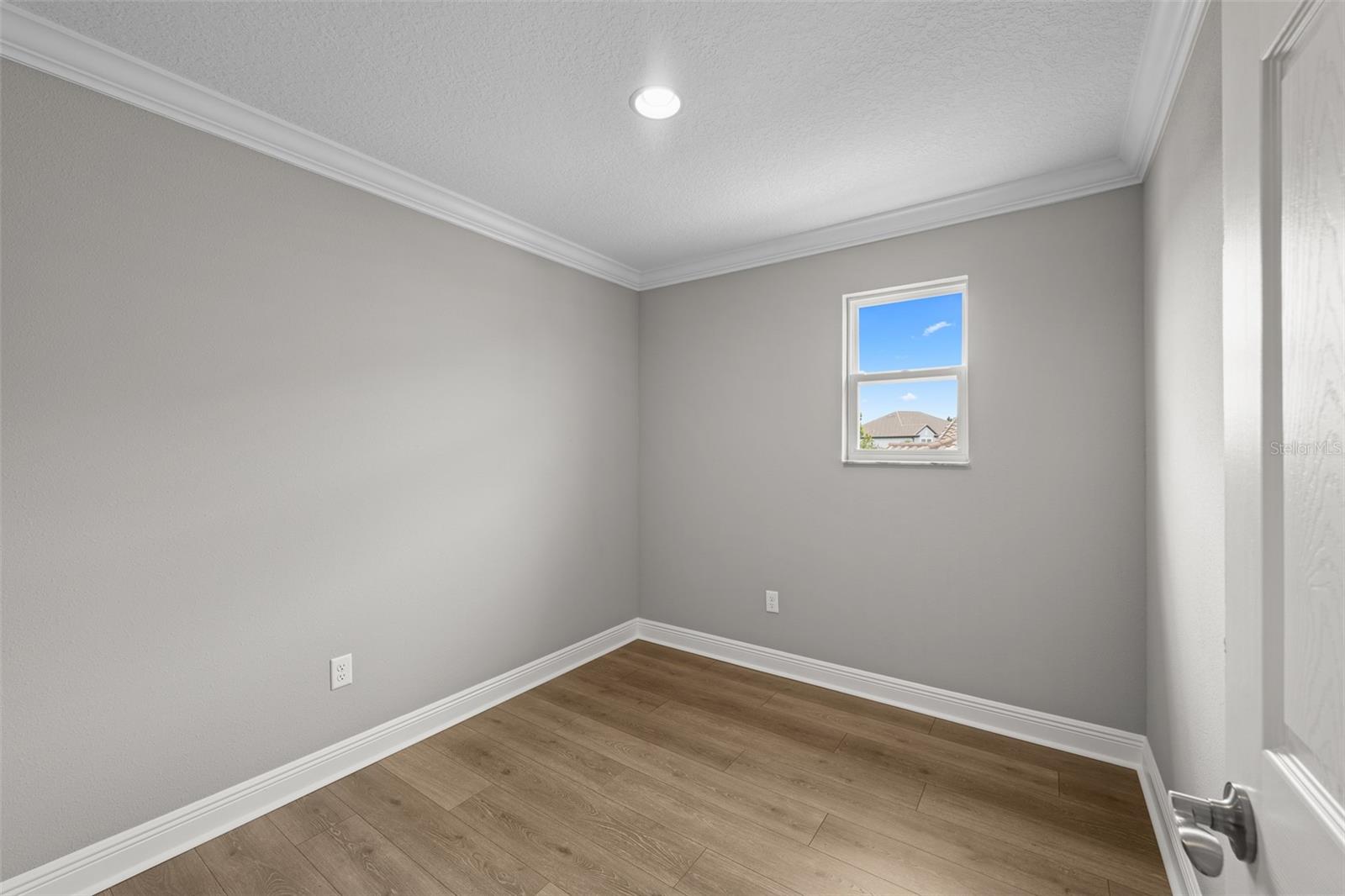 Listing photo id 29 for 7074 Graybrook Drive