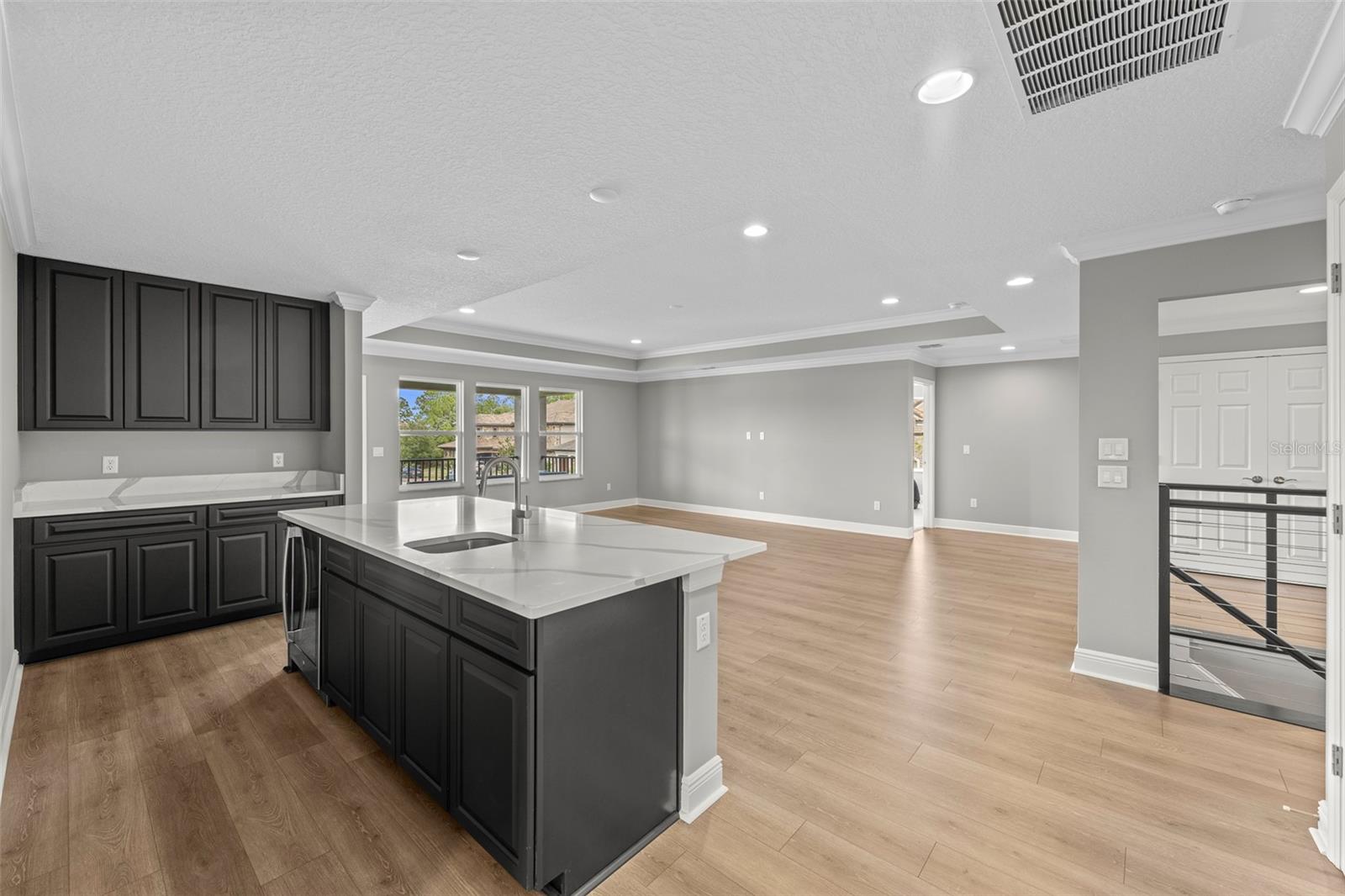 Listing photo id 32 for 7074 Graybrook Drive