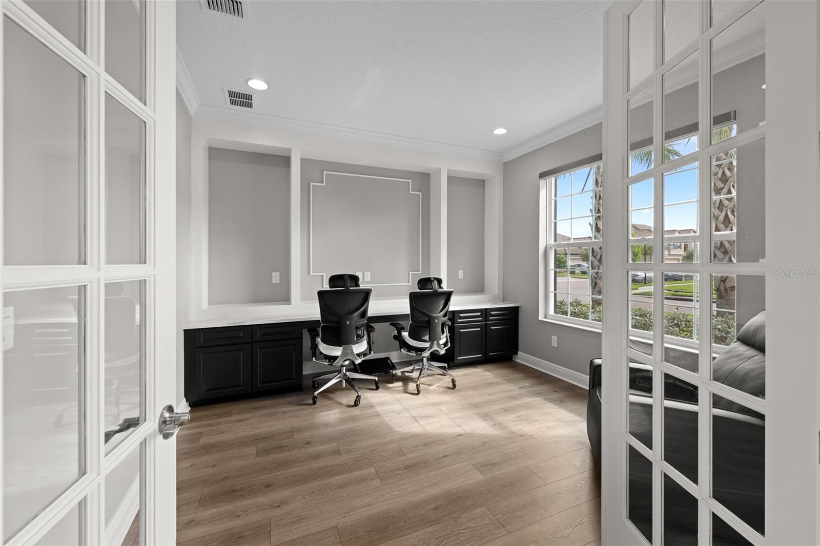 Listing photo id 36 for 7074 Graybrook Drive