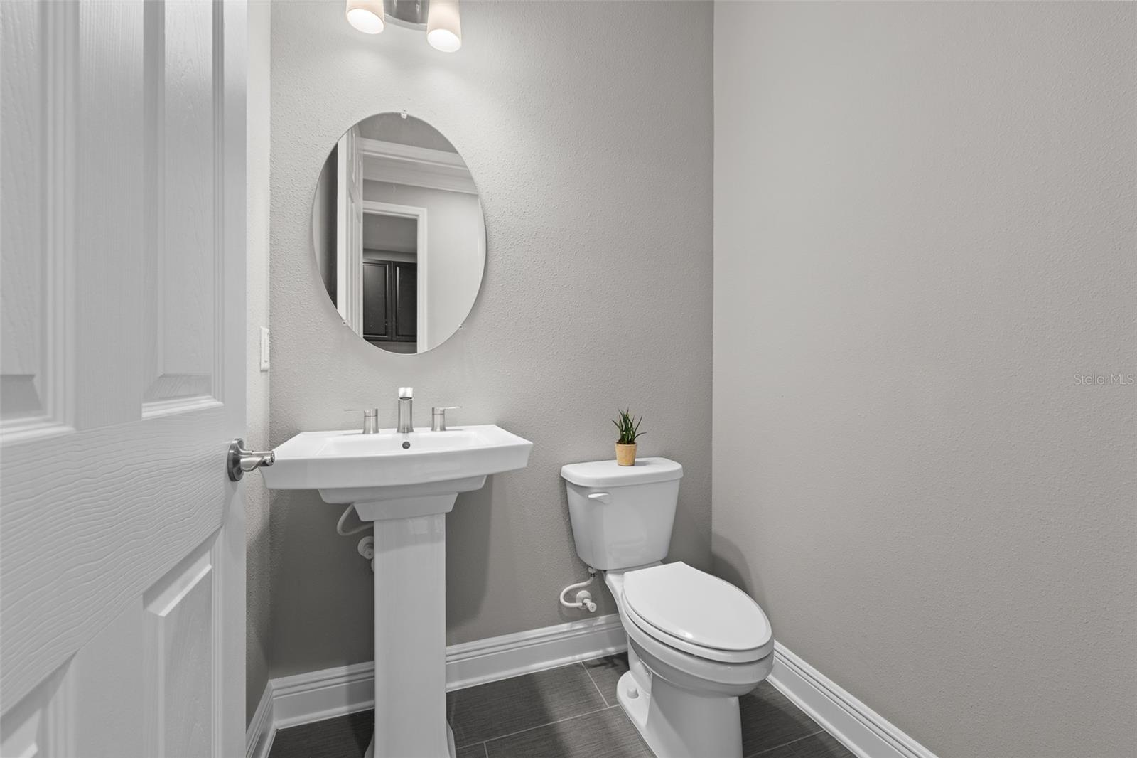 Listing photo id 38 for 7074 Graybrook Drive