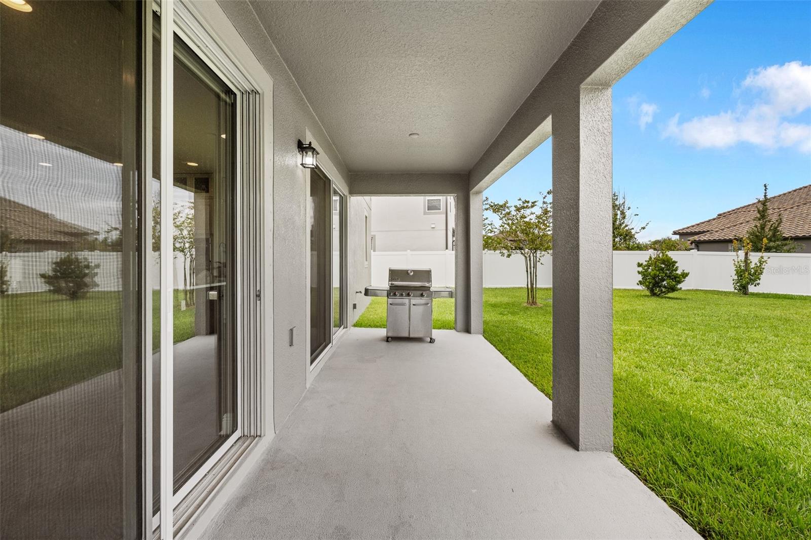 Listing photo id 39 for 7074 Graybrook Drive