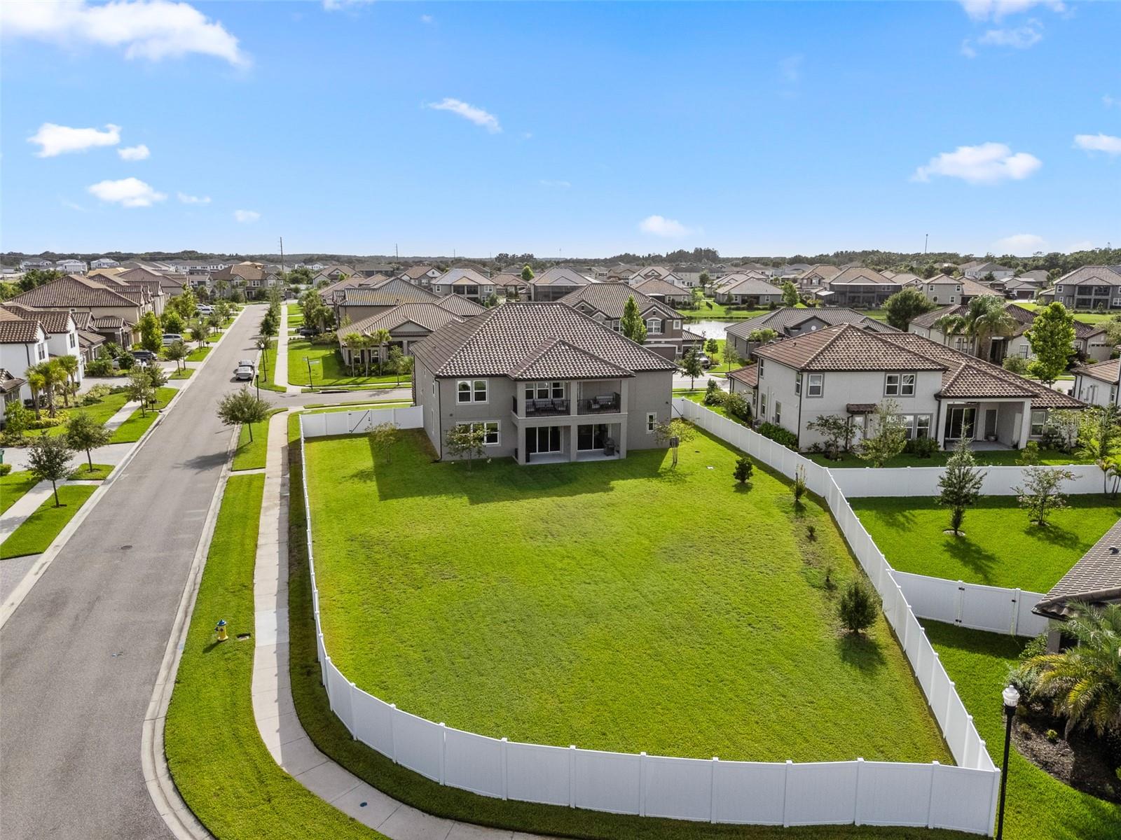 Listing photo id 42 for 7074 Graybrook Drive
