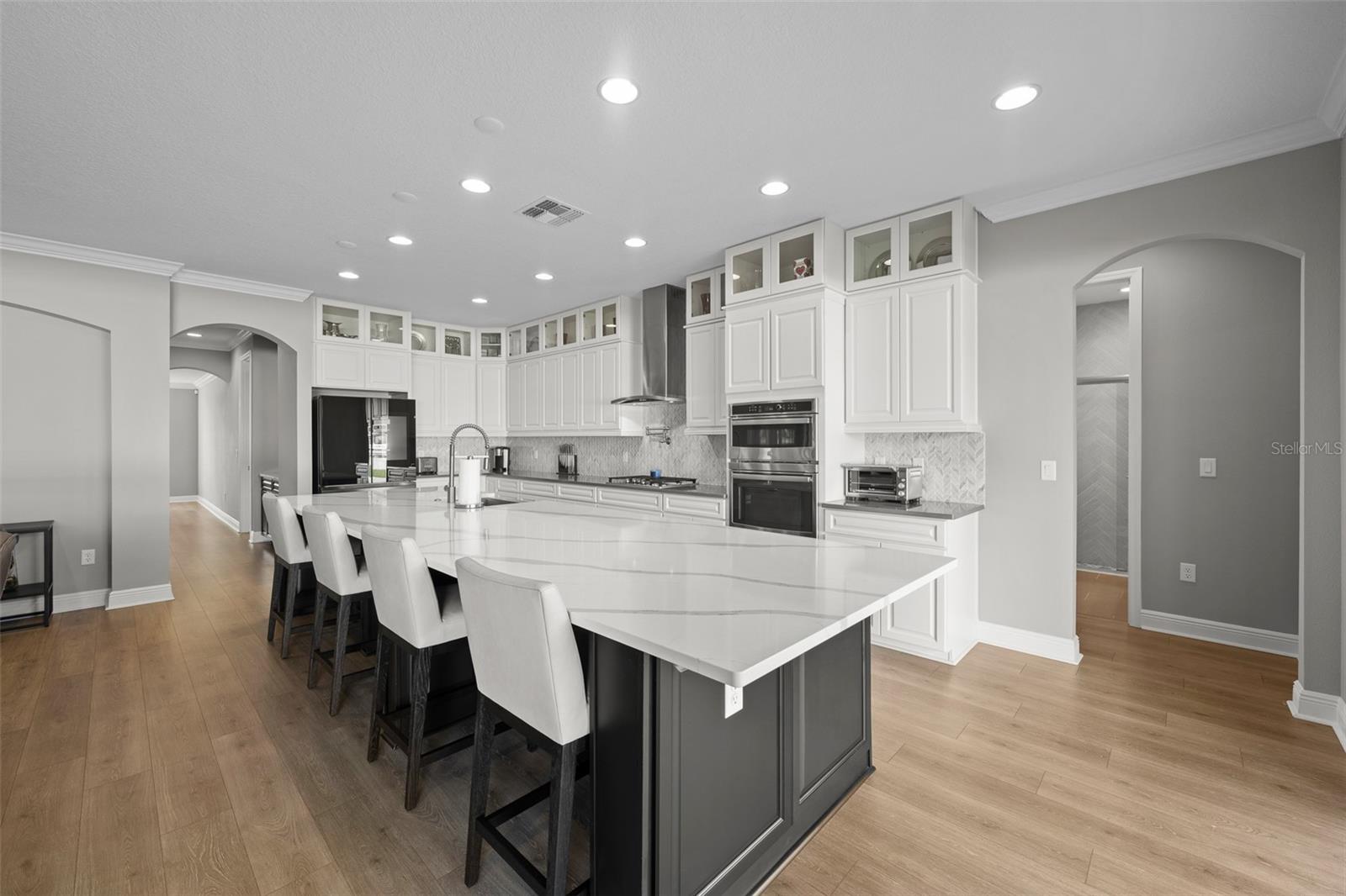 Listing photo id 6 for 7074 Graybrook Drive