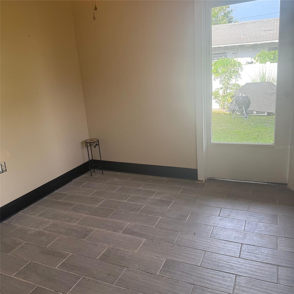 Image 19 of 31 For 10004 Ethel Street