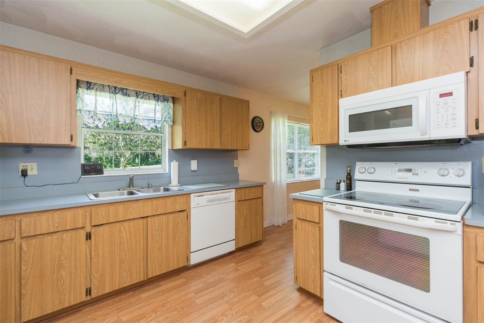 Image 17 of 81 For 17380 Sweetwater Road