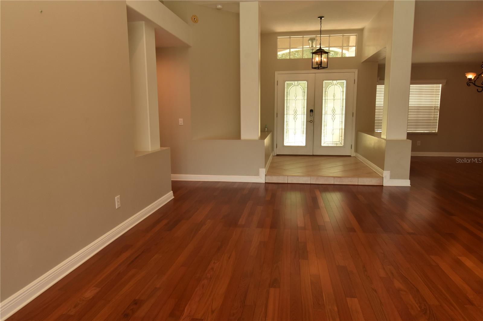 Image 10 of 51 For 816 Sandringham Lane