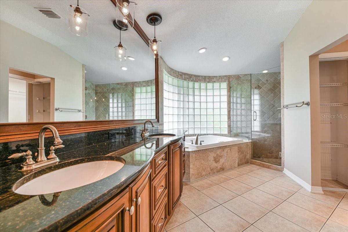 Image 11 of 51 For 816 Sandringham Lane