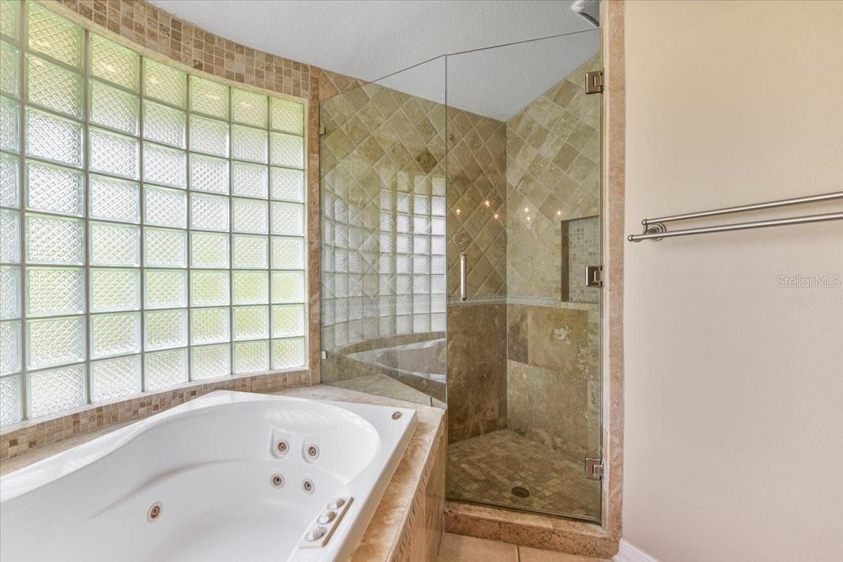 Image 12 of 51 For 816 Sandringham Lane