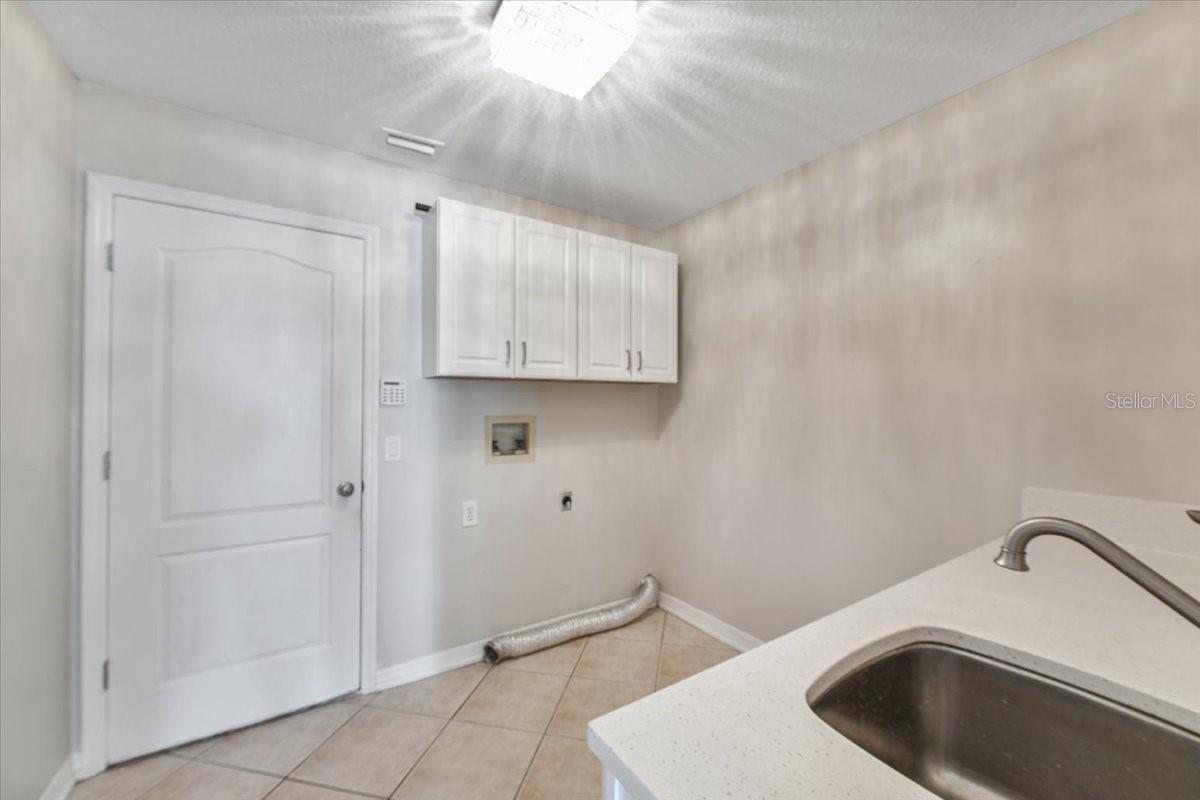 Image 16 of 51 For 816 Sandringham Lane