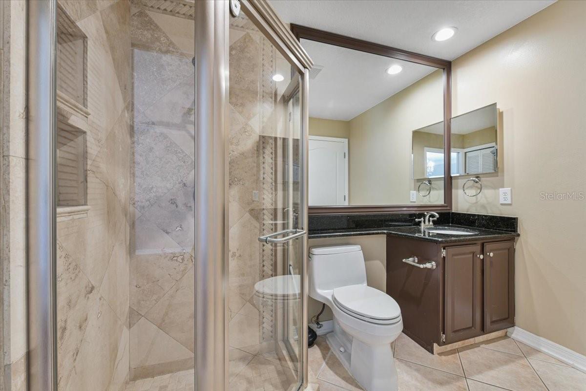 Image 18 of 51 For 816 Sandringham Lane