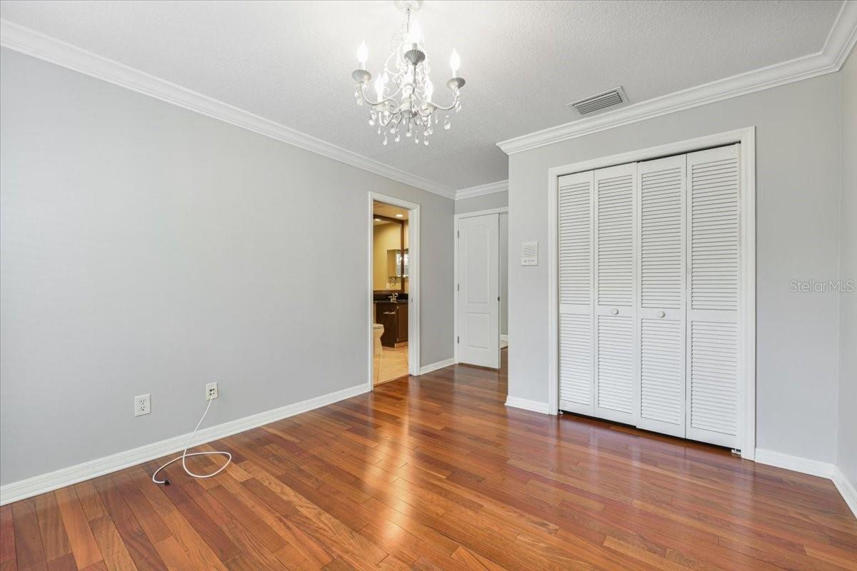 Image 20 of 51 For 816 Sandringham Lane