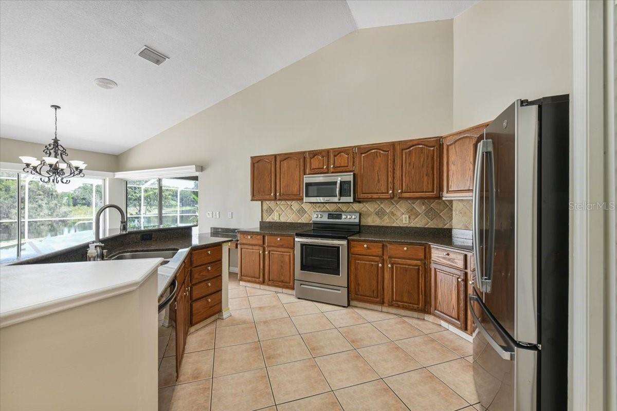 Image 22 of 51 For 816 Sandringham Lane