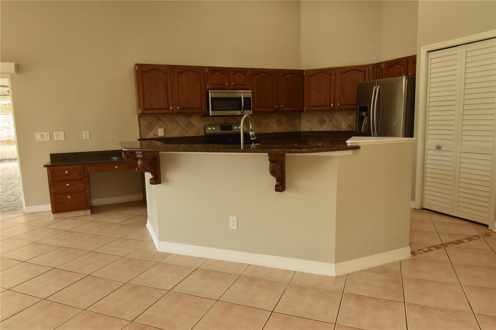 Image 23 of 51 For 816 Sandringham Lane