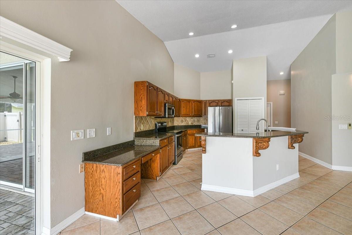 Image 24 of 51 For 816 Sandringham Lane