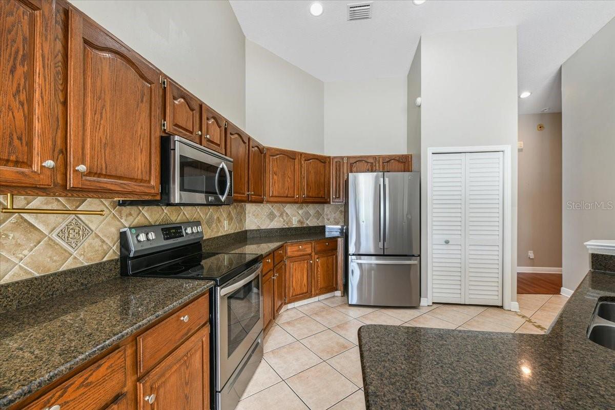 Image 25 of 51 For 816 Sandringham Lane
