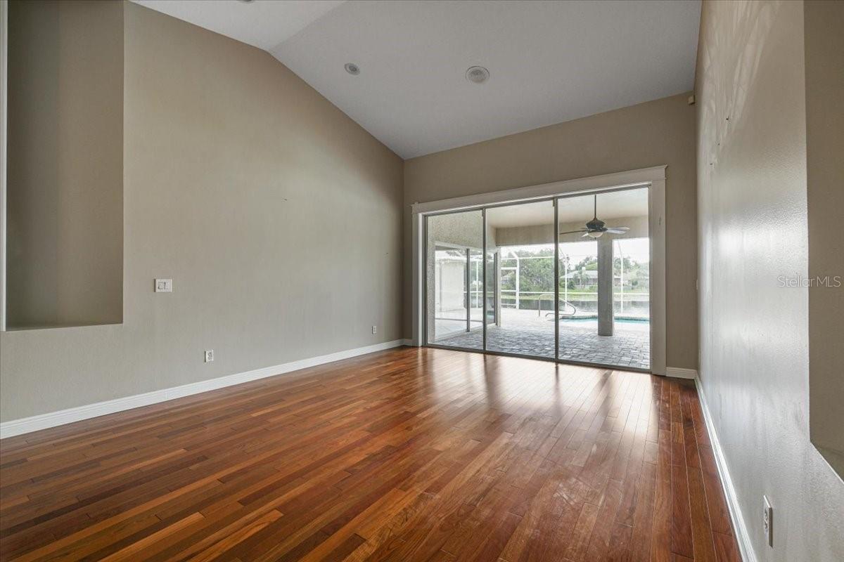 Image 5 of 51 For 816 Sandringham Lane
