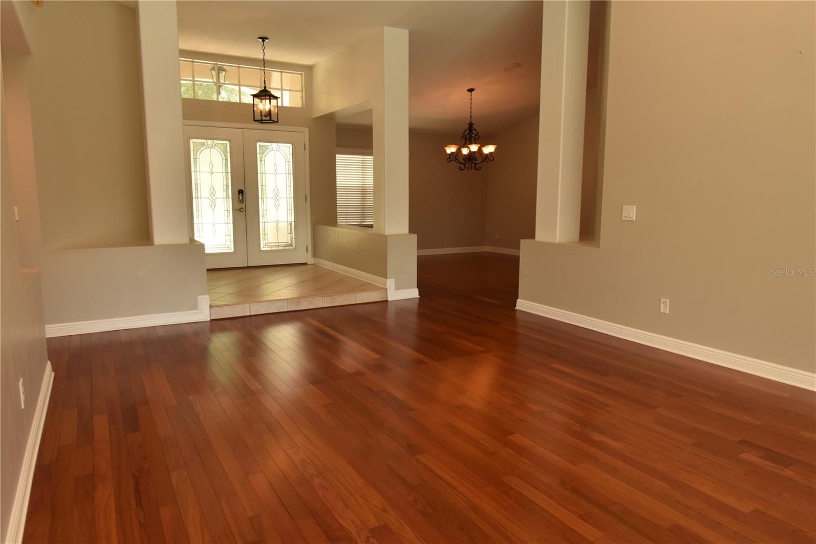 Image 6 of 51 For 816 Sandringham Lane