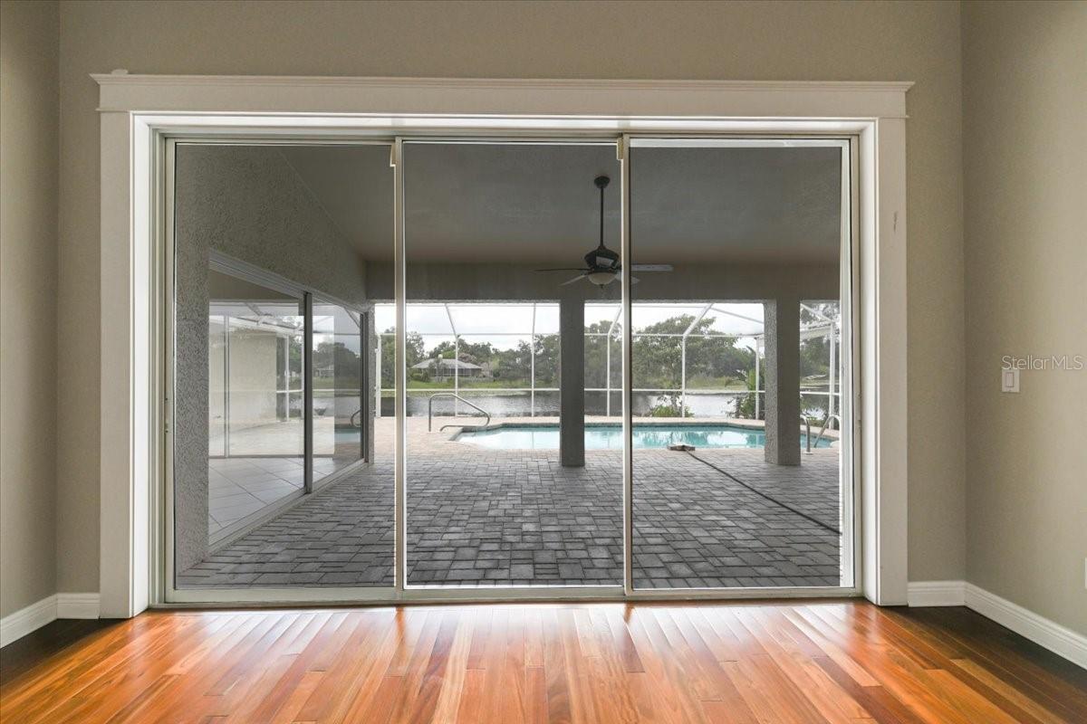 Image 8 of 51 For 816 Sandringham Lane