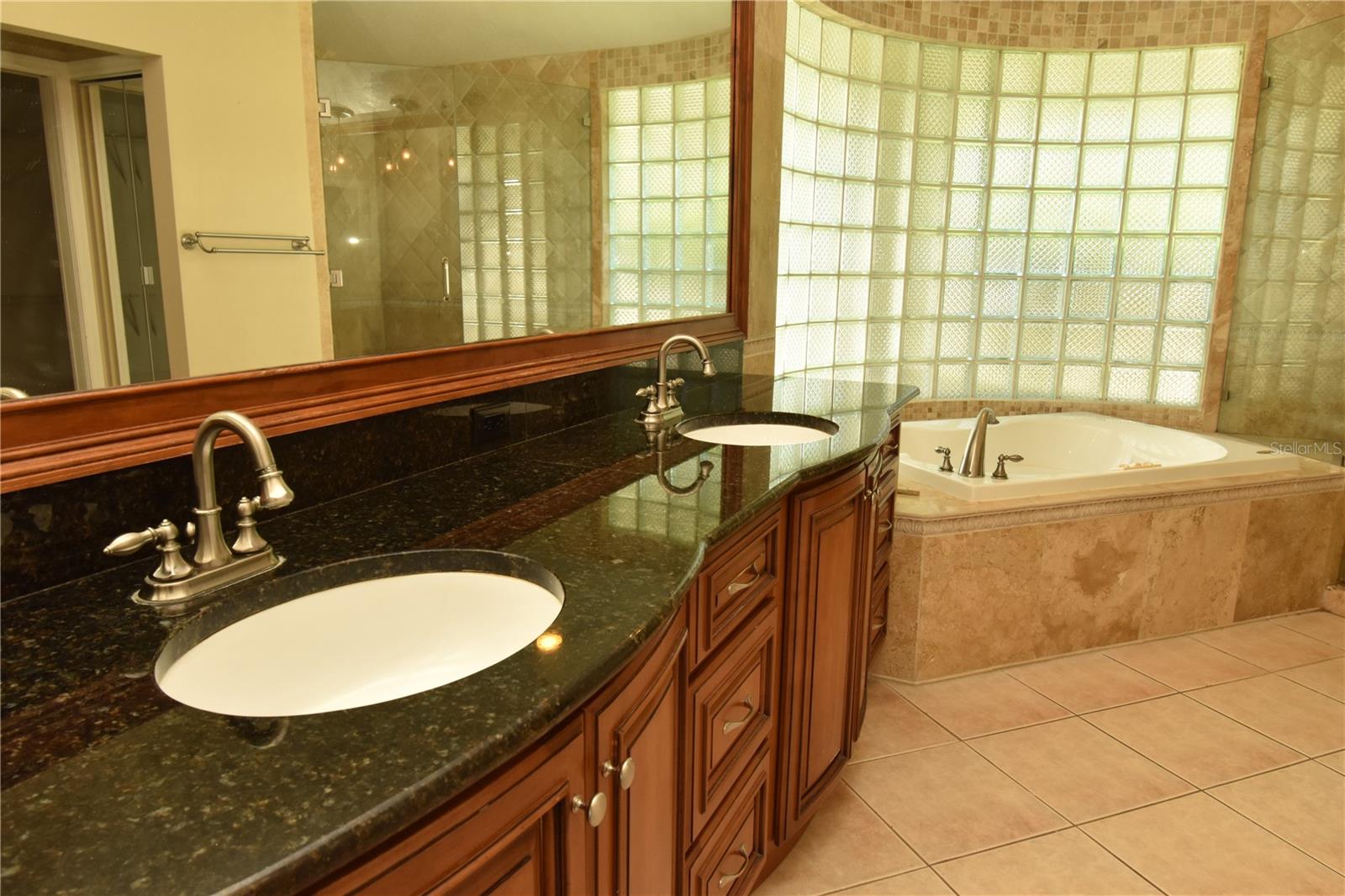 Image 9 of 51 For 816 Sandringham Lane