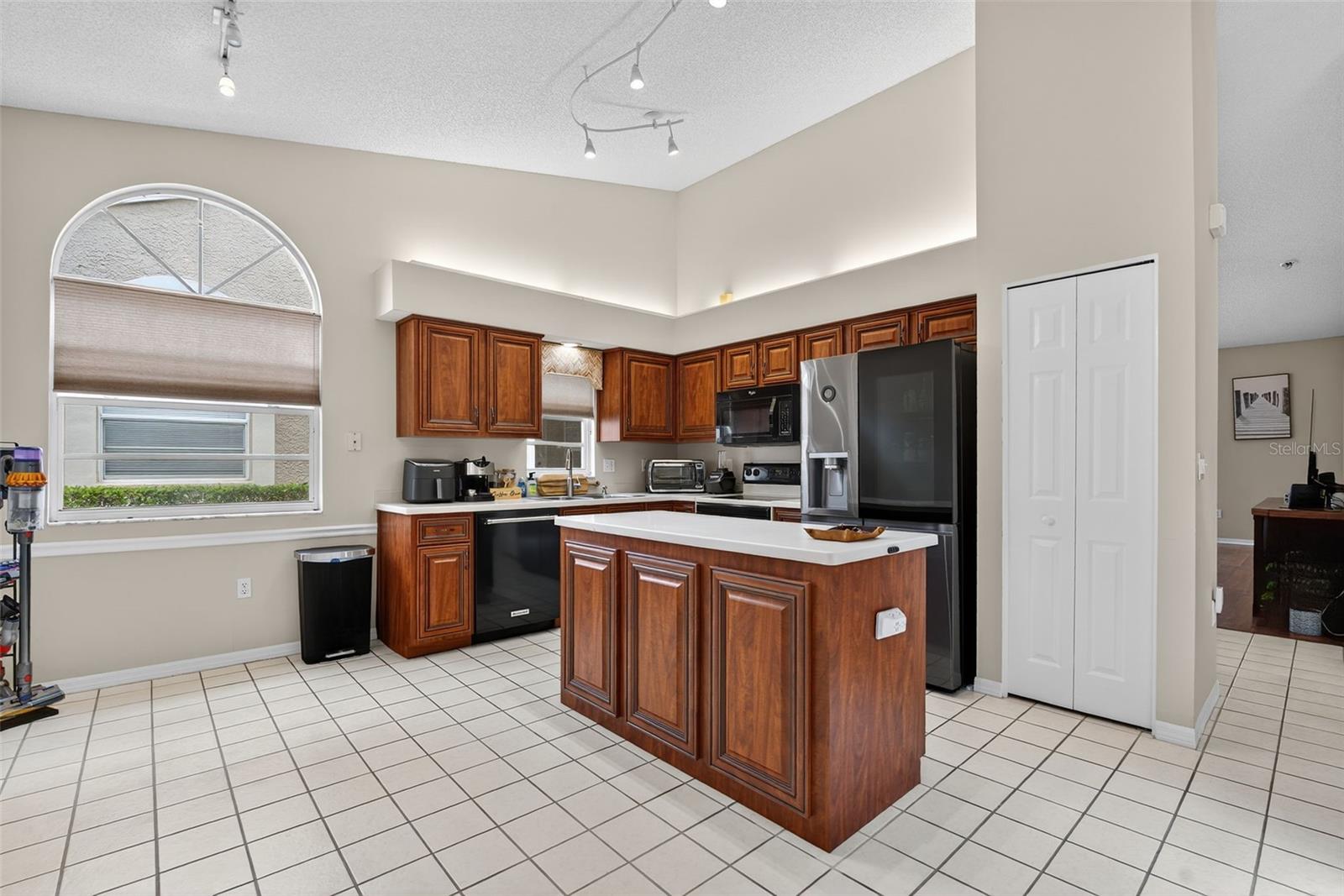 Image 10 of 32 For 3874 Darston Street