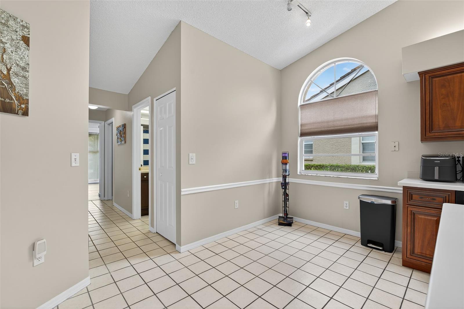 Image 12 of 32 For 3874 Darston Street