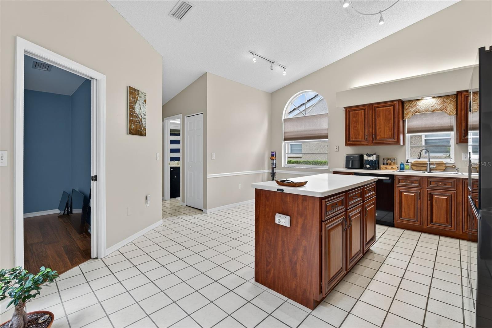 Image 8 of 32 For 3874 Darston Street