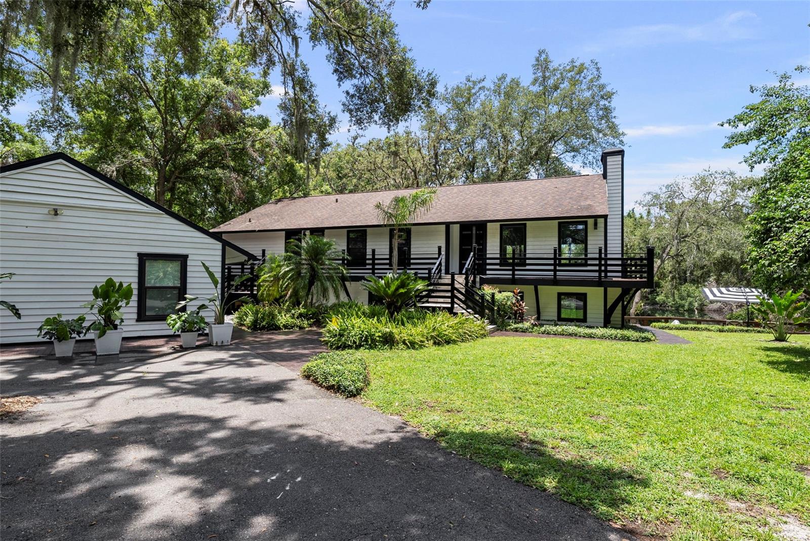 Image 2 of 92 For 900 Oak Hollow Place