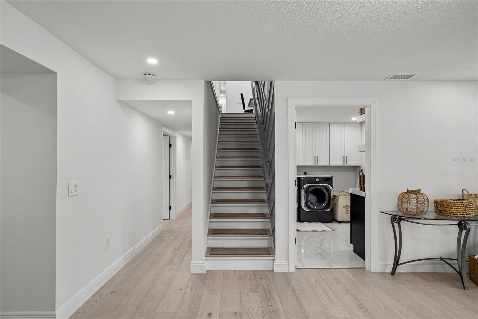 Image 38 of 92 For 900 Oak Hollow Place
