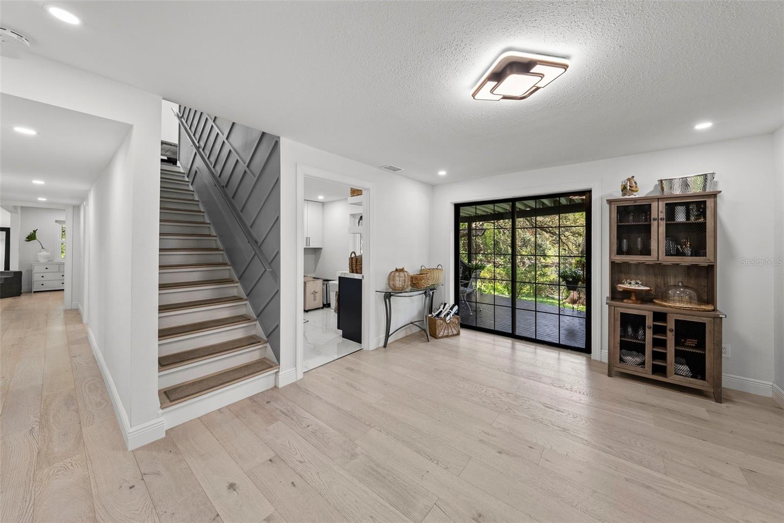 Image 40 of 92 For 900 Oak Hollow Place