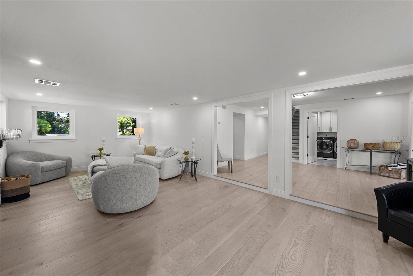 Image 42 of 92 For 900 Oak Hollow Place