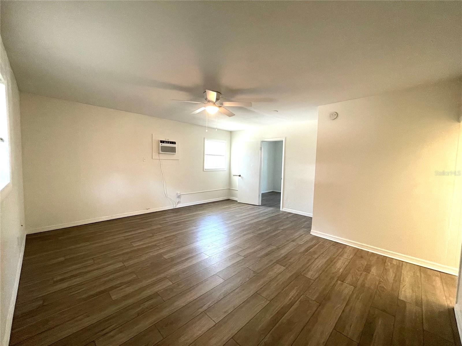 Image 4 of 15 For 401 1st Avenue Ne 411