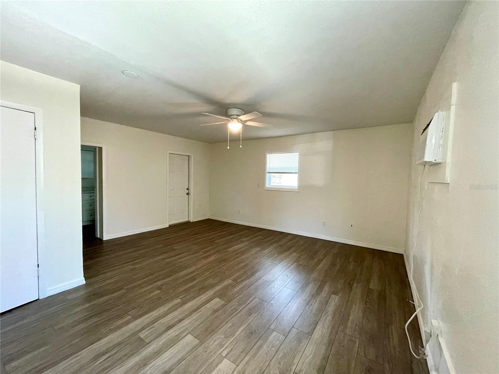 Image 6 of 15 For 401 1st Avenue Ne 411