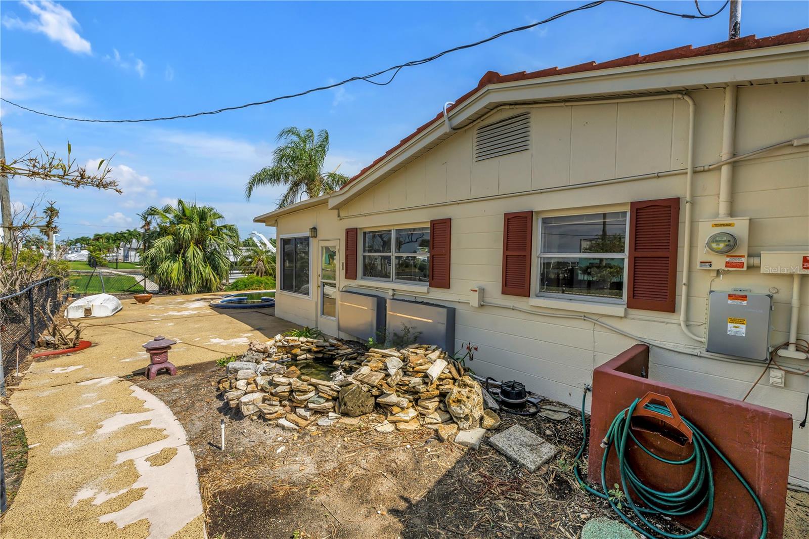 Image 11 of 54 For 557 Crystal Drive