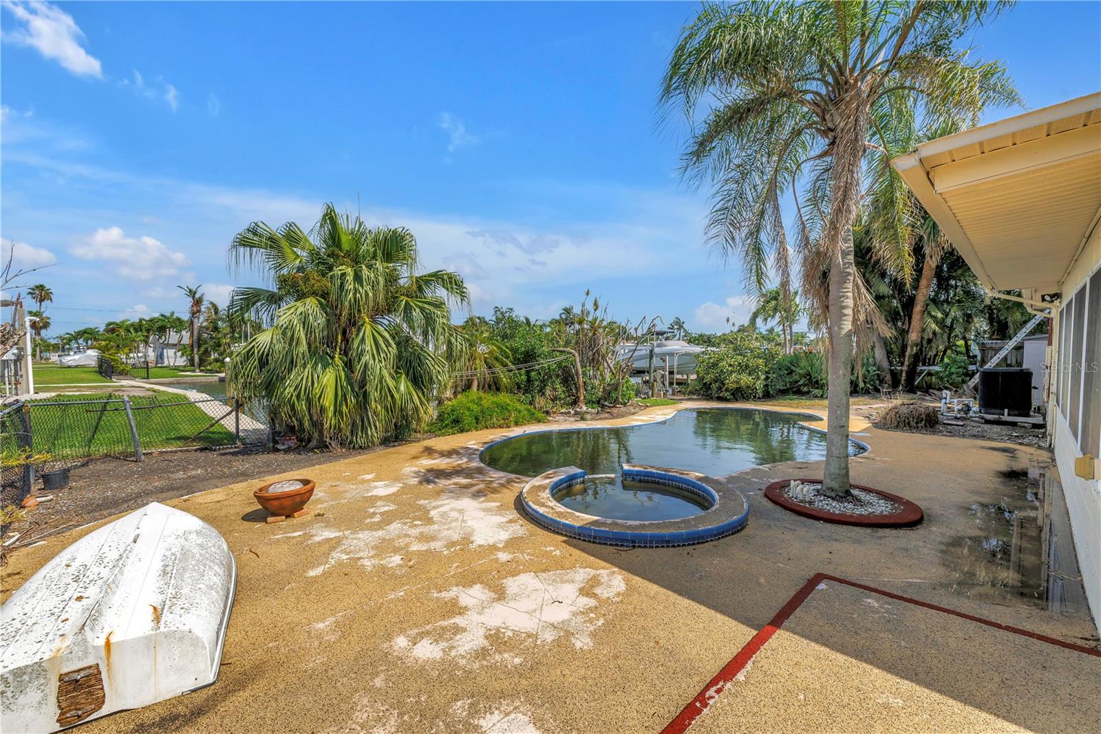 Image 14 of 54 For 557 Crystal Drive