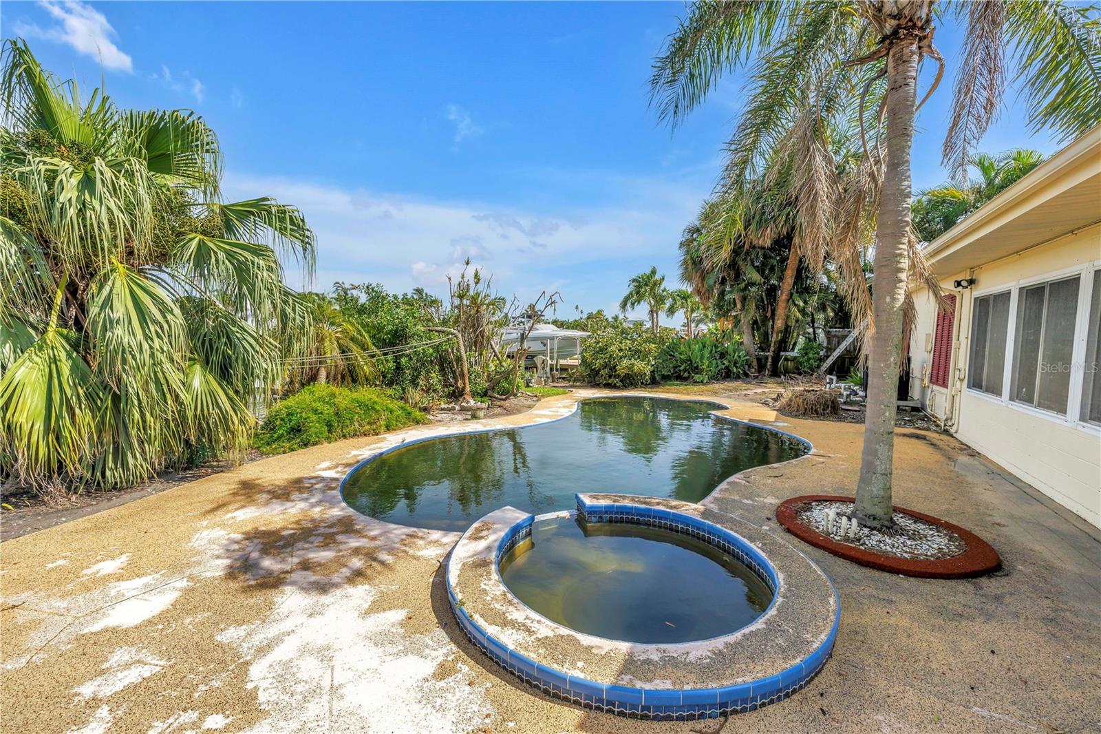 Image 15 of 54 For 557 Crystal Drive